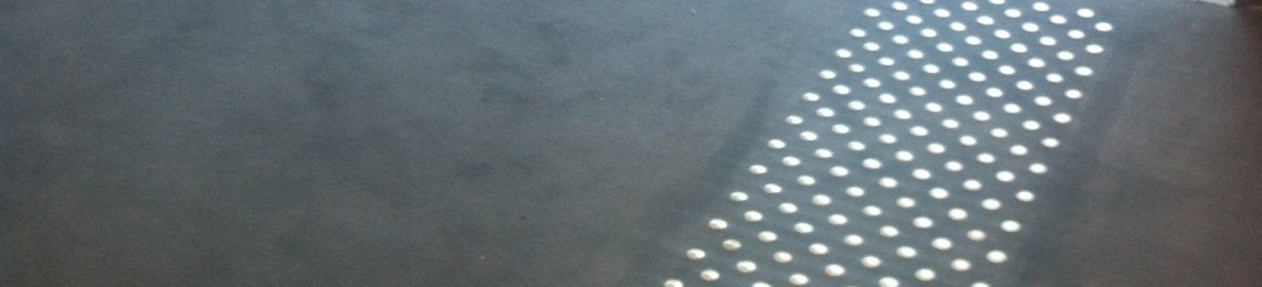 Clous podotactiles sur moquette